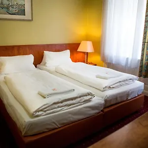 Hotel - Heefa Ohg