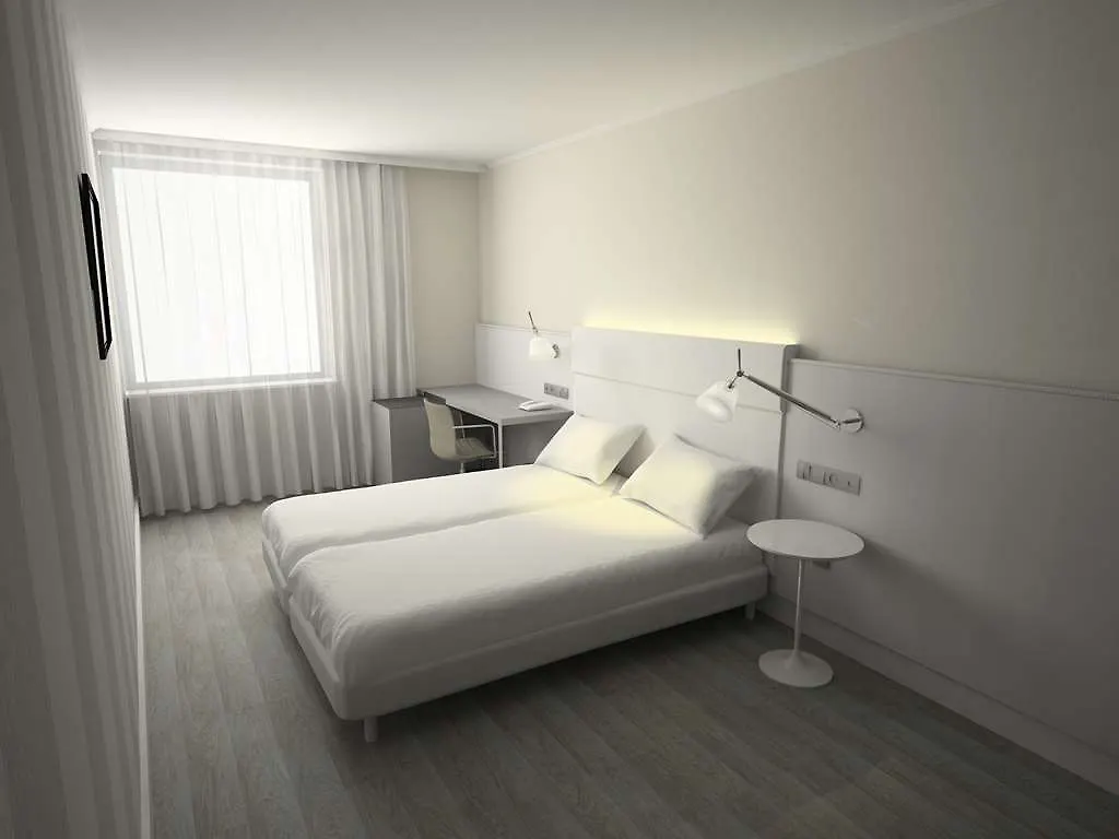 Hotel NH Hamburg Mitte 4*,